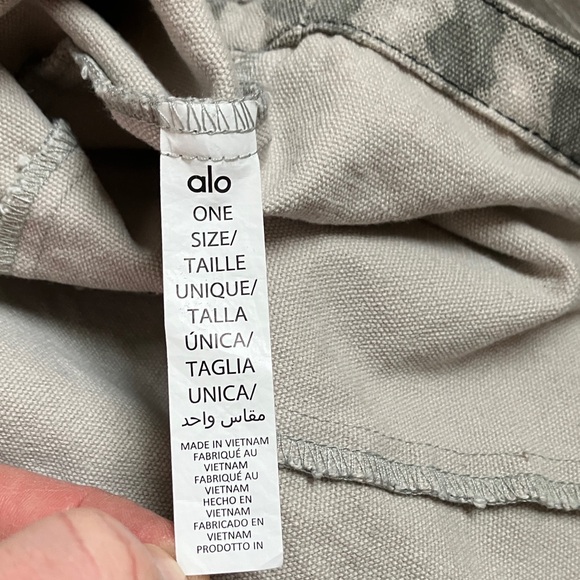 Alo Yoga Tie-Dye Shopper Tote bag - Picture 10 of 12